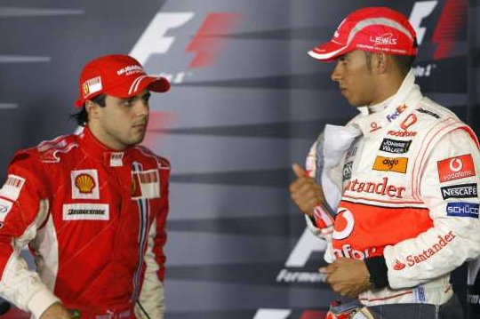 Brit Lewis Hamilton (vpravo), Brazilec Felipe Massa.