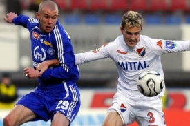 Olomoucký fotbalista Lukáš Hartig (vlevo).