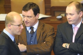 Michal Hašek ve Sněmovně končí, David Rath zůstává.