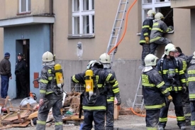 Hasiči zasahují po výbuchu plynu v Hradci Králové. Hasiči zasahují po výbuchu plynu v Hradci Králové.