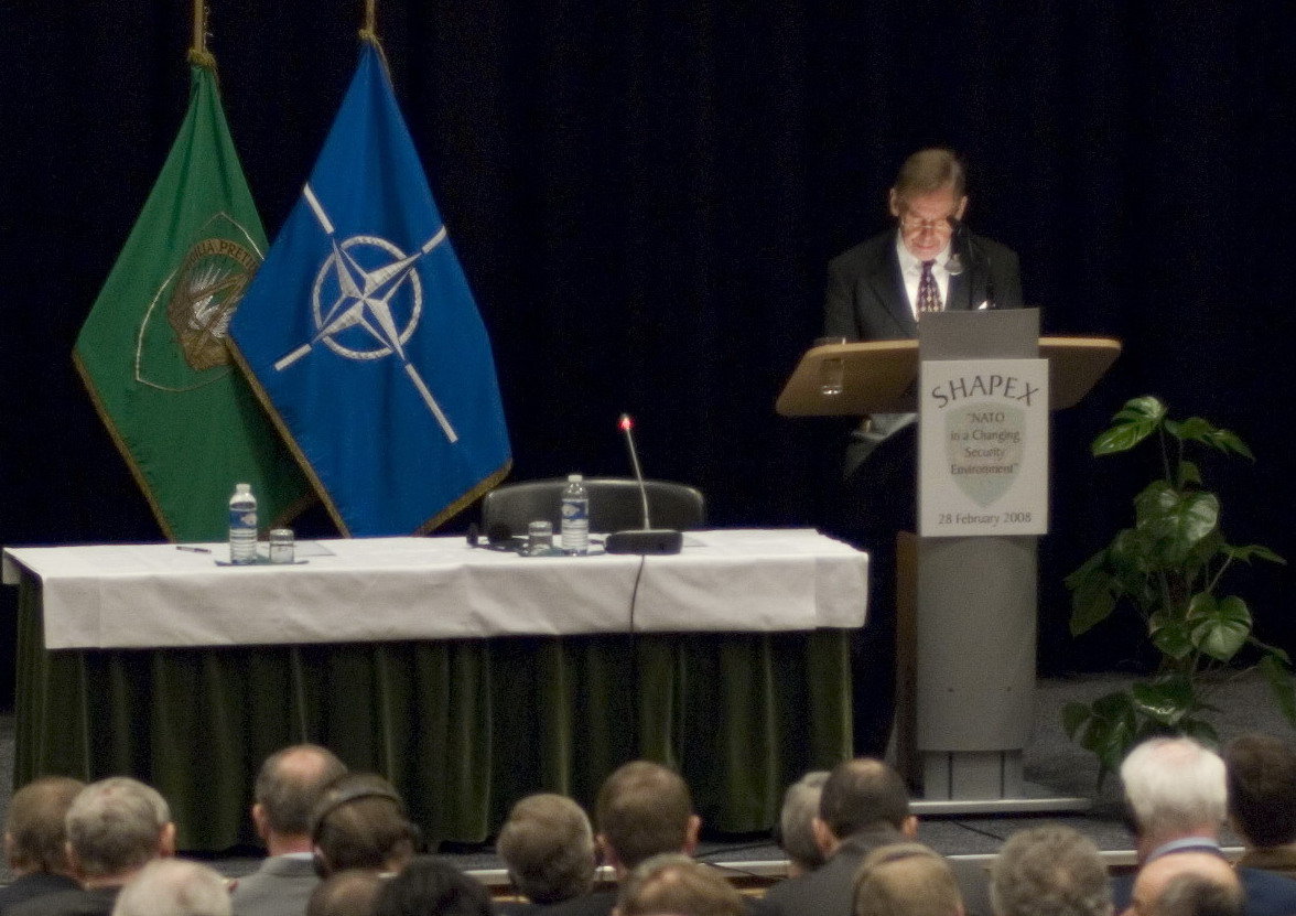 Václav Havel na konferenci v Bruselu.