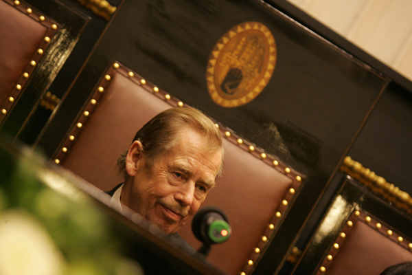 Výclav Havel získal Cenu Karla Čapka.
