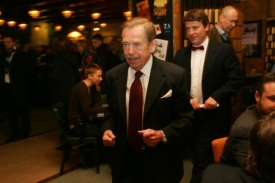 Exprezident V&aacute;clav Havel a &Scaron;imon P&aacute;nek na loňsk&eacute;m ročn&iacute;ku festivalu.