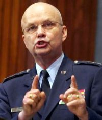 Šéf CIA Michael Hayden.