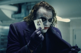 Heath Ledger jako Joker ve filmu Temný rytíř.