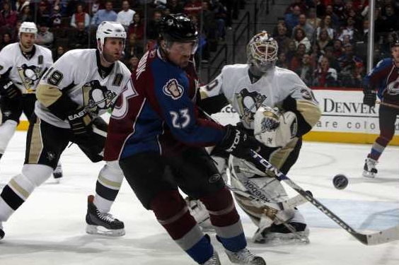 Milan Hejduk (s číslem 23), hvězda hokjiostů Colorado Avalanche.