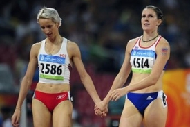 Zuzana Hejnová (vpravo) s Polkou Anna Jesienovou. Zuzana Hejnová (vpravo) s Polkou Anna Jesienovou.