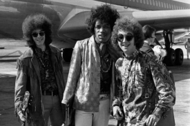 Zleva Noel Redding, Jimi Hendrix a Mitch Mitchell. Zleva Noel Redding, Jimi Hendrix a Mitch Mitchell.