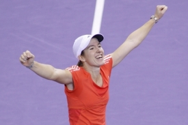 Justine Heninov&aacute; slav&iacute; triumf na Turnaji mistryň.