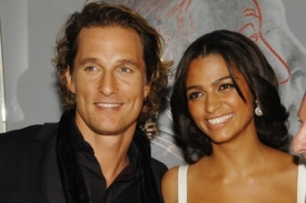 Matthew McConaughey s přítelkyní Camillou Alvesovou.
