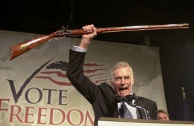 Charlton Heston: &quot;Z mých chladných, mrtvých rukou.&quot;