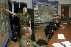 Velitel pozorovatelů Young rozebírá aktuální situaci 3. září 2008.