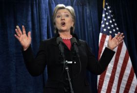 Hillary Clintonová potřebuje naléhavě další peníze pro svou kampaň.