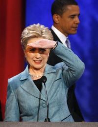 Clintonov&aacute; a Obama jsou st&aacute;le plně pohrouženi do vz&aacute;jemn&eacute;ho z&aacute;polen&iacute;.