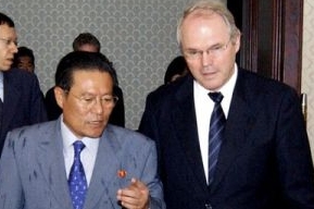 Christopher Hill a Li Gun