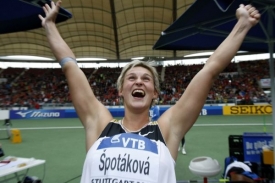 Špotáková se raduje z rekordu.