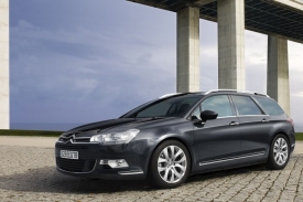 Citroën C5 Tourer umí stejně jako sedan okouzlit svým designem.