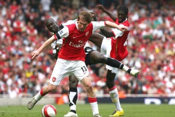 Nová posila Barcelony Alexander Hleb (uprostřed). Nová posila Barcelony Alexander Hleb (uprostřed).