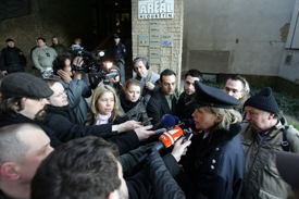 Aktuální foto. Mluvčí pražské policie před novináři.