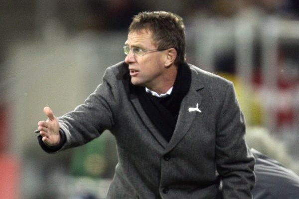 Kouč Hoffenheimu Ralf Raignick se pustil do svých svěřenců. Kouč Hoffenheimu Ralf Raignick se pustil do svých svěřenců.