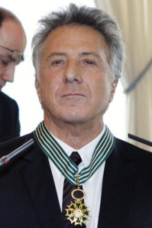 Dustin Hoffman dostal francouzsk&eacute; st&aacute;tn&iacute; vyznamen&aacute;n&iacute;.