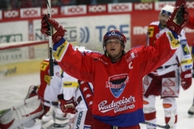 Budějovice útočí na vedoucí Slavii. Budějovice útočí na vedoucí Slavii.