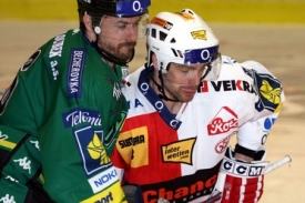 Momentka z třetího finálového zápasu extraligy v Karlových Varech.