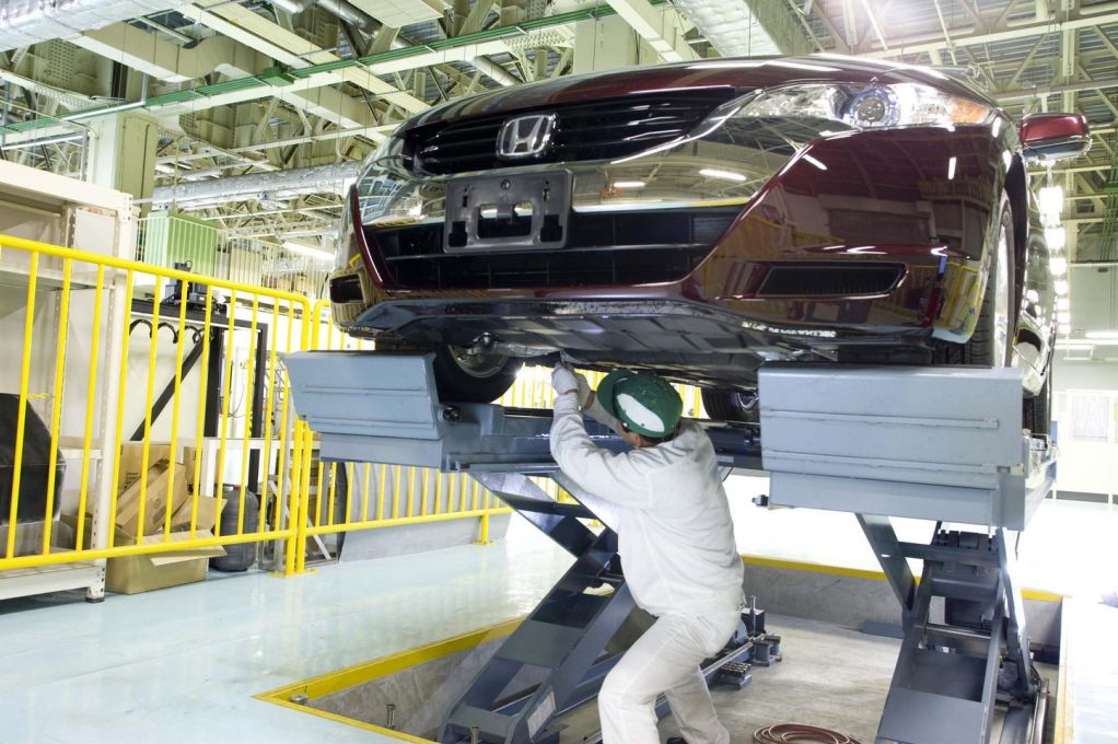 První Honda FCX Clarity byla vyrobena 16. června 2008.