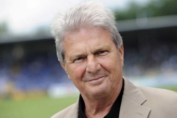 To je on. Doetmar Hopp, stvořitel Hoffenheimu. 
