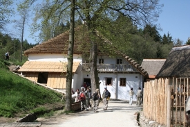 Unik&aacute;tn&iacute; hoslovick&yacute; ml&yacute;n letos přil&aacute;kal přes 16 000 lid&iacute;.