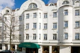 Hotel Savoy. Zde se v lednu setkali kancléř Weigl s lobbistou Šloufem.