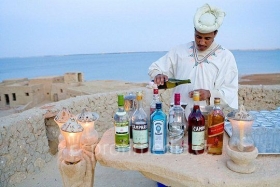 Alkohol pro turisty dosud nebyl velký problém. Oáza Siva.
