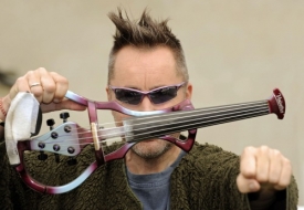 Britský houslista Nigel Kennedy.