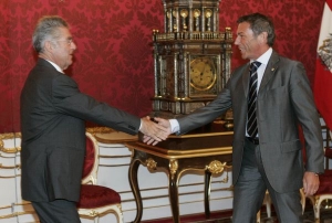Návrat ztraceného hejtmana? Prezident Fischer vítá Haidera.