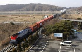 Vlakov&aacute; linka, kter&aacute; spojuje Severn&iacute; a Jižn&iacute; Koreu