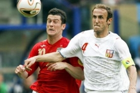 Roman Hubník (vpravo) v dresu fotbalové reprezentace do 21 let.