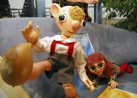 Ilustračn&iacute; foto - Loutkov&eacute; postavy Hurv&iacute;nka a M&aacute;ničky