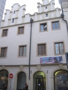 Domy v Husově ulici, kter&eacute; po 36 letech opou&scaron;t&iacute; galerie.