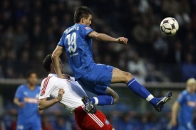 Kanonýr Ibiševič (v modrém) je hvězdou německé Bundesligy.