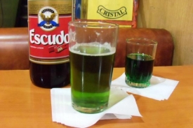Litrové lahváče Escudo a Cristal jsou velmi oblíbené.