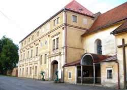 Trhanov potřebuje padesát milionů. Trhanov potřebuje padesát milionů.