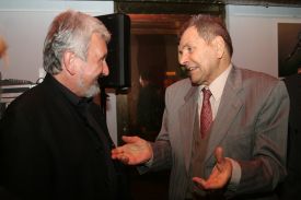 Sinolog v družném rozhovoru s lékařem a spisovatelem Janem Cimickým