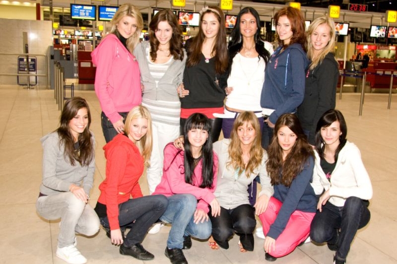 Dvanáct finalistek České miss 2009 v pátek odletělo do exotické Keni.