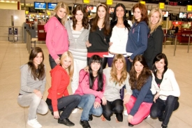 Dvanáct finalistek České miss 2009 v pátek odletělo do exotické Keni.