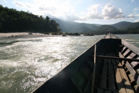 Tady zač&iacute;n&aacute; Iravadi. Peřeje u soutoku Mali a N&rsquo;Mai.