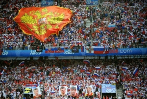 Rozj&aacute;san&eacute; tribuny při z&aacute;pase Rusko-&Scaron;panělsko.