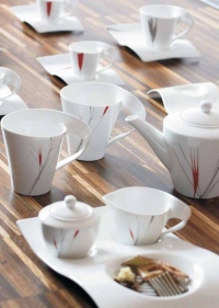 Porcelánové hrníčky neobvyklých tvarů nabízí firma Interier.