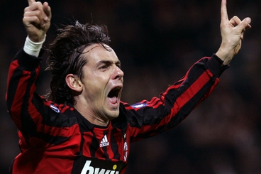 Filippo Inzaghi se raduje z rekordní branky do sítě Celtiku.