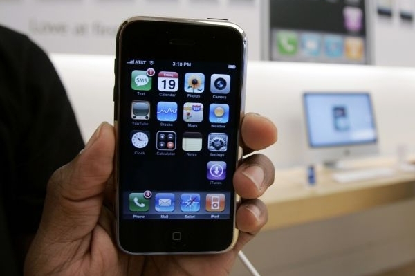 Technologie pohybu po internetu v iPhonu údajně porušuje cizí patent. Technologie pohybu po internetu v iPhonu údajně porušuje cizí patent.