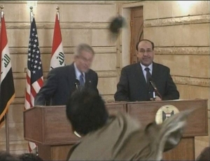 Bush ubybaj&iacute;c&iacute; bot&aacute;m. Kdo je ale vyrobil?